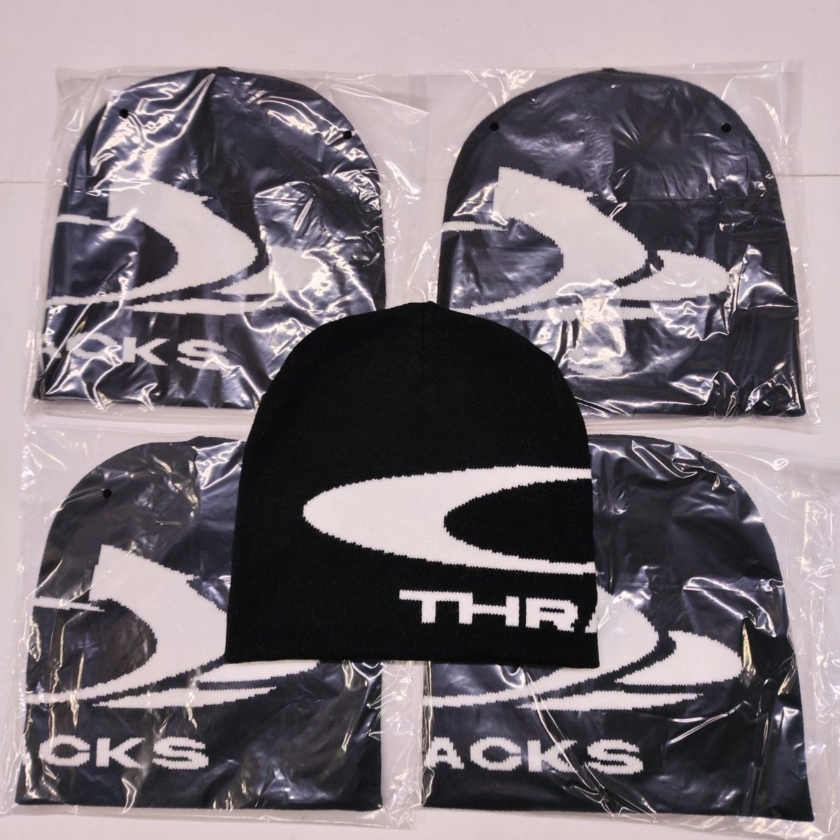 THRACKS Reversible beanies ￼